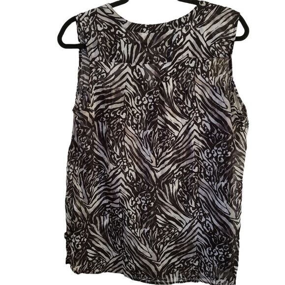 Apt. 9 Sheer Sleeveless Partial Button Front V-Neck Top - Picture 2 of 6